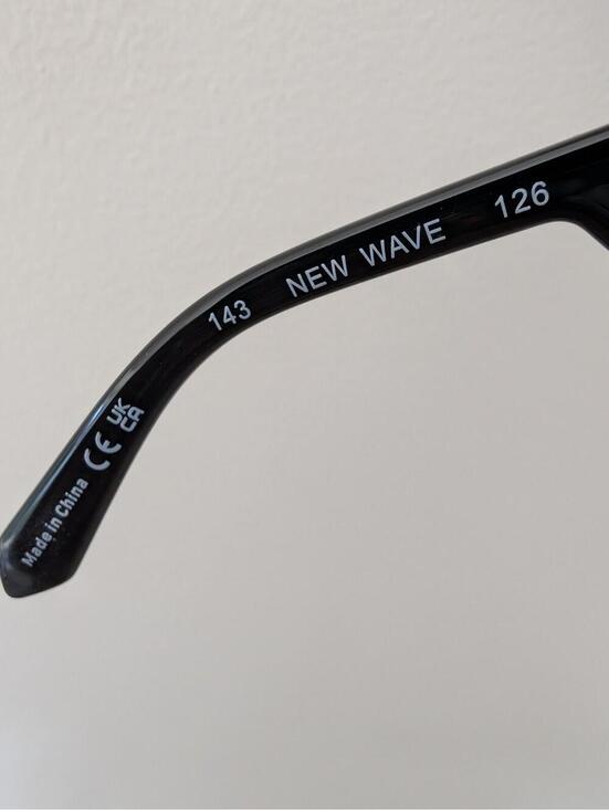 NEW Quay Australia New Wave Shield Sunglasses Black With Case main image 2